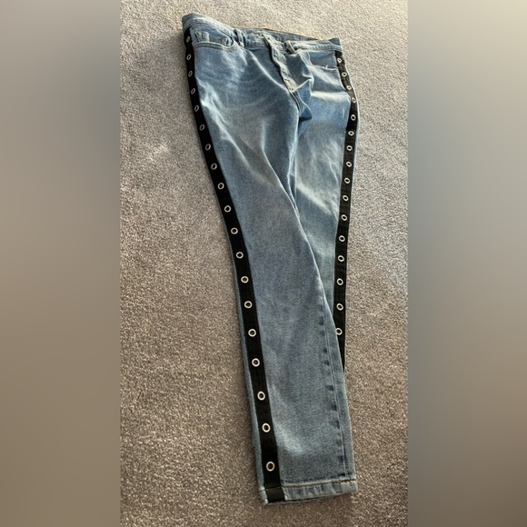 BDG Twig High-Rise Skinny Jean, Grommet Stripe Women’s Jeans, size 7 - Picture 4 of 5